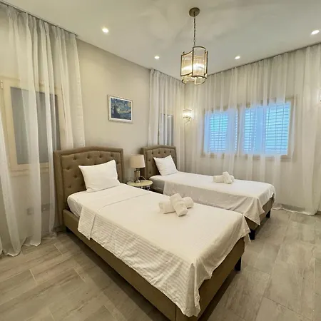Luxury Aurelia