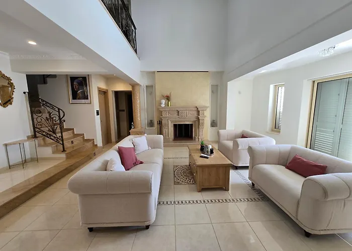 Luxury Aurelia Villa *