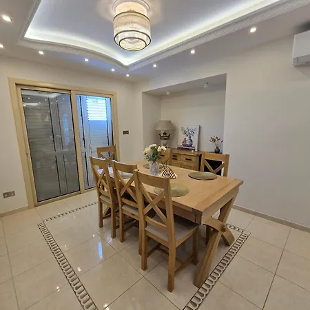 Luxury Aurelia * Péjia