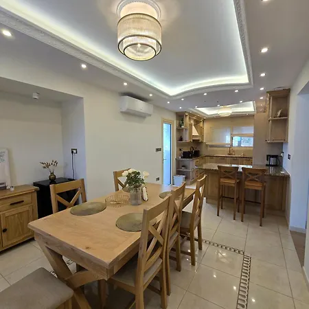 Luxury Aurelia Vila Pegeia