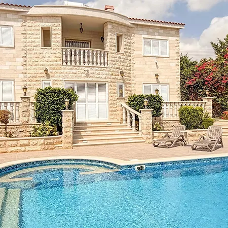 Luxury Aurelia *