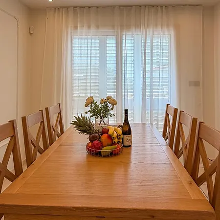 Luxury Aurelia Vila