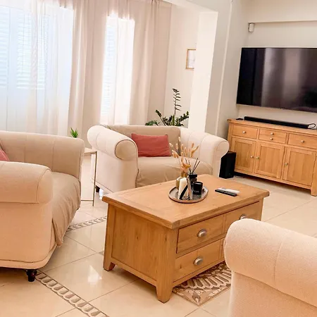 Luxury Aurelia Vila