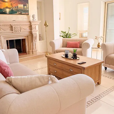 Luxury Aurelia Vila Pegeia