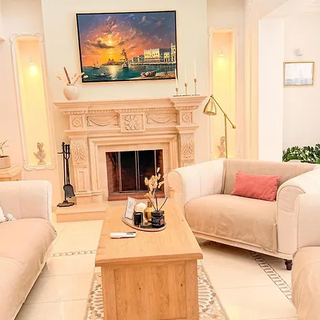 Luxury Aurelia Vila *