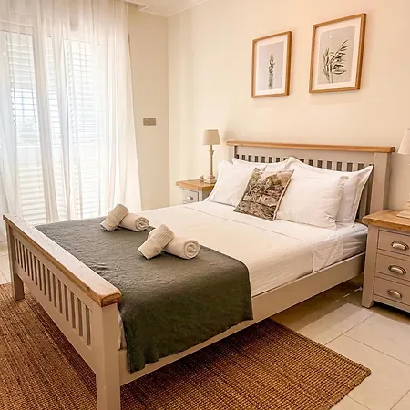 Luxury Aurelia Vila
