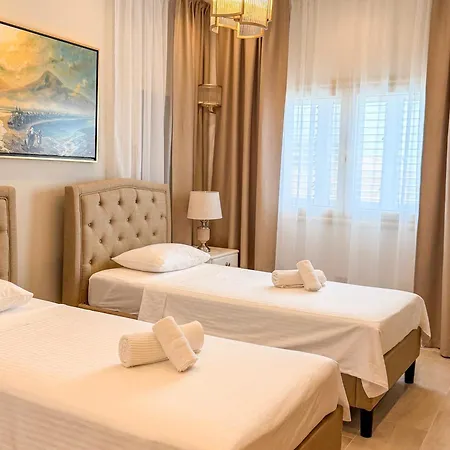 Luxury Aurelia Vila *