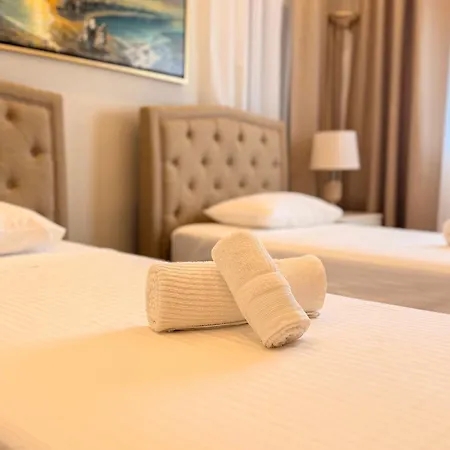 Luxury Aurelia Pegeia