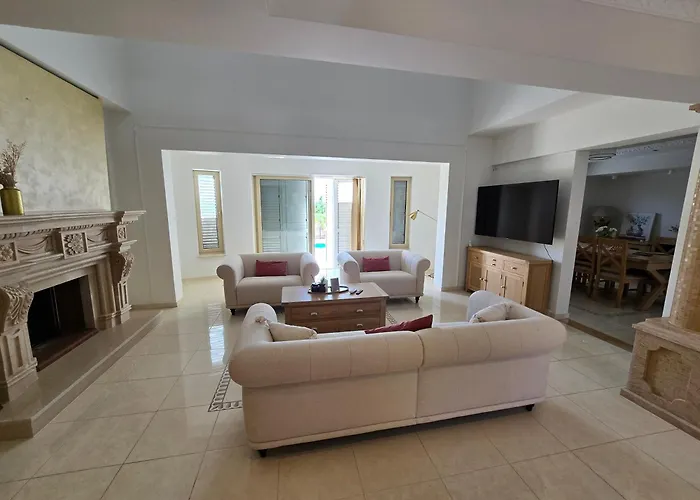 ヴィラ Luxury Aurelia ペイヤ